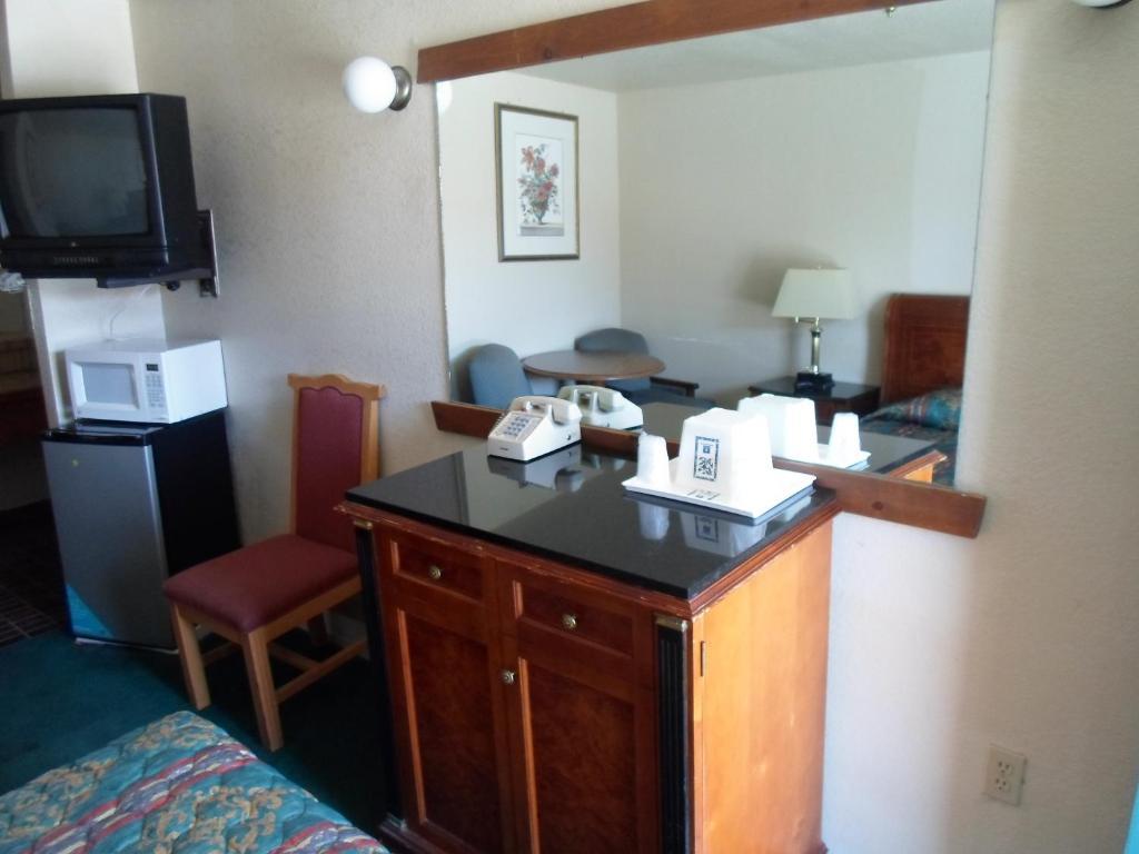 Budget Inn Morgan Hill Δωμάτιο φωτογραφία